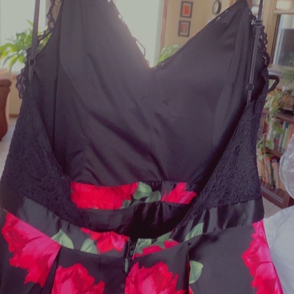 Prom Dress - Picture 4 of 7